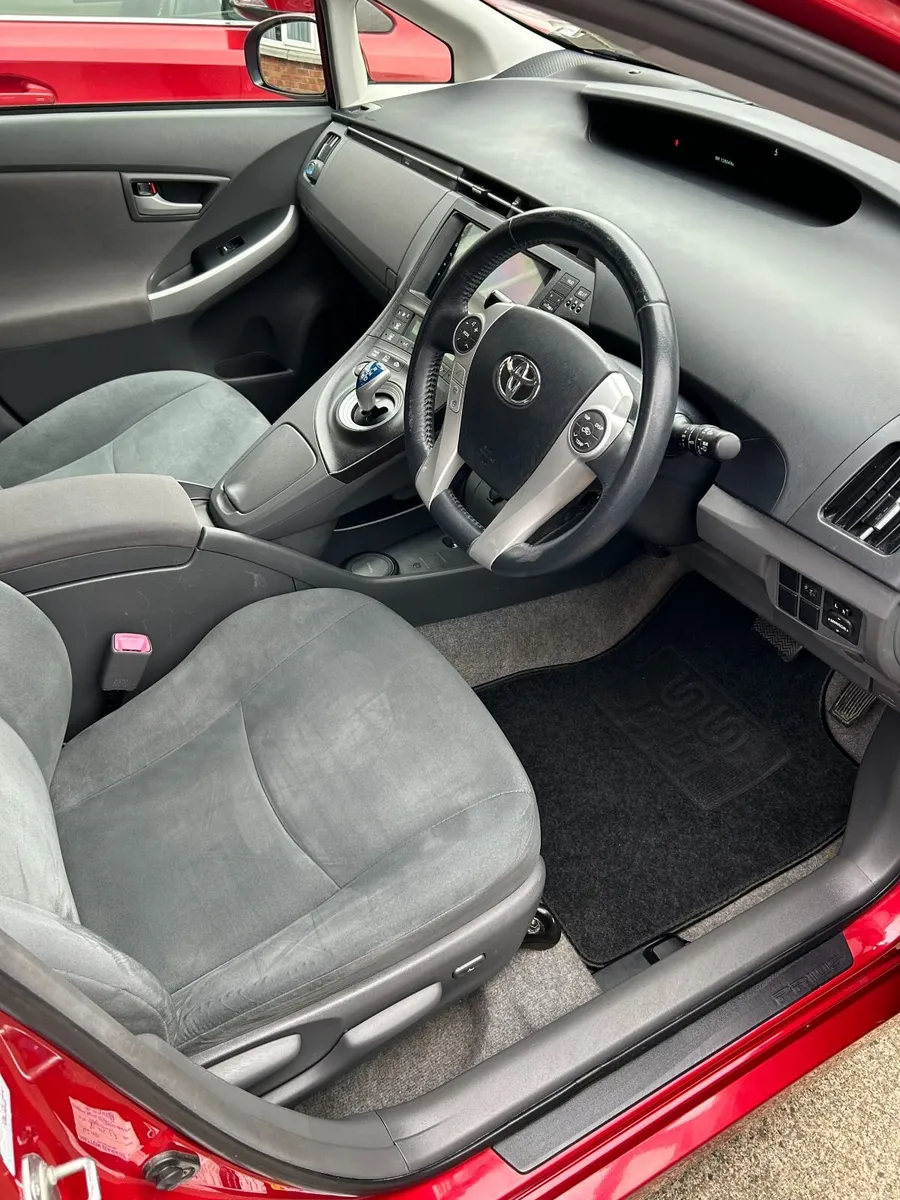 Toyota Prius 2011 - Image 6