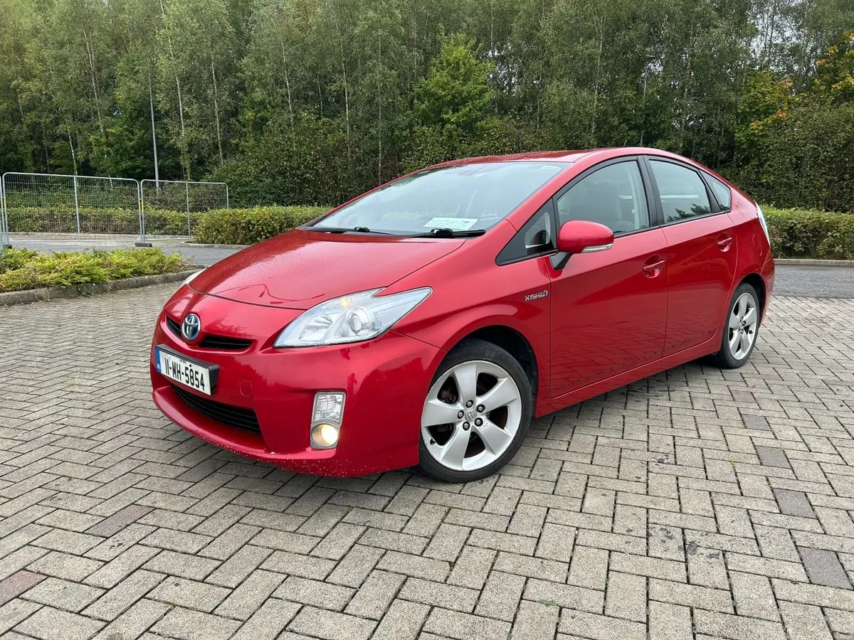 Toyota Prius 2011 - Image 2