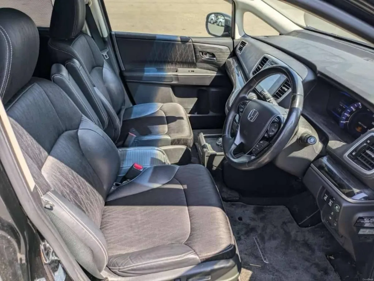 Honda Odyssey Absolute Hybrid 7 Seats - Image 4