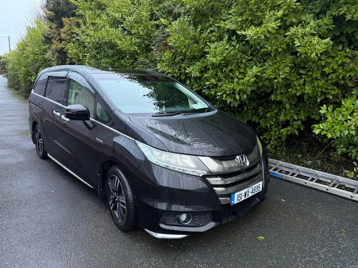 Honda Odyssey Absolute Hybrid 7 Seats - Image 5