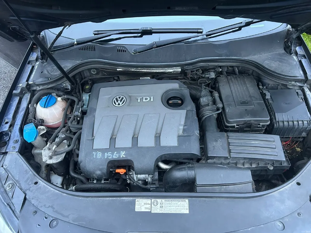 Volkswagen Passat 2012 - Image 4