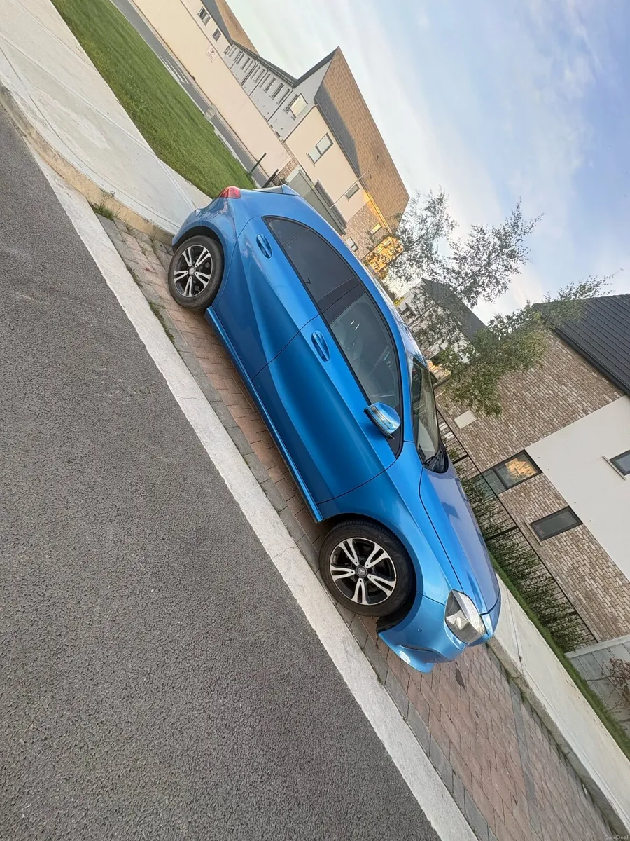 Mercedes-Benz A-Class 2016 - Image 2