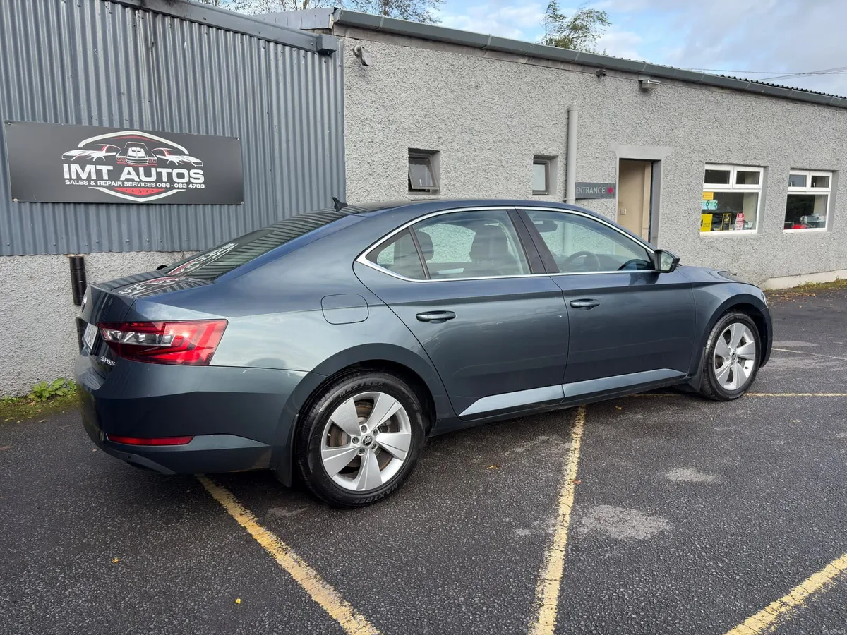 Skoda Superb 2018 - Image 2