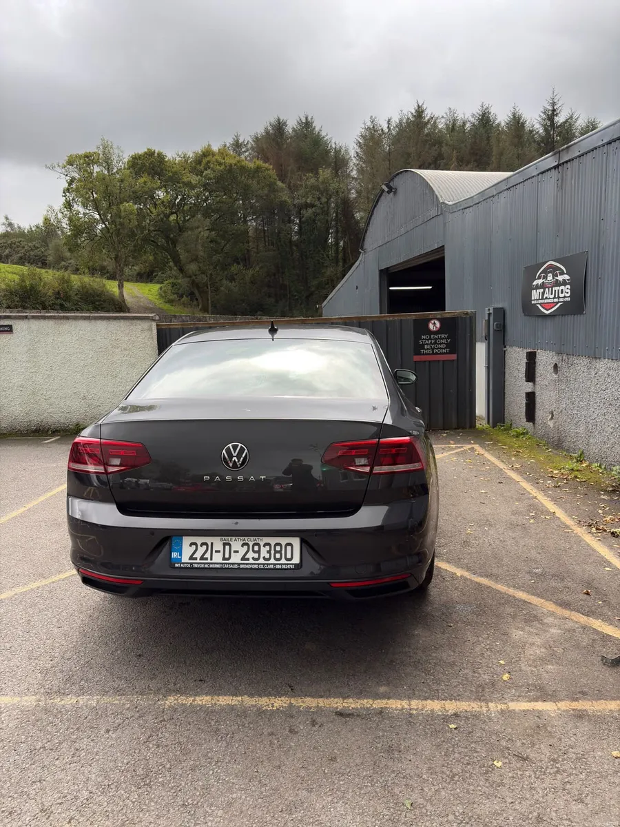 Volkswagen Passat 2022 - Image 3