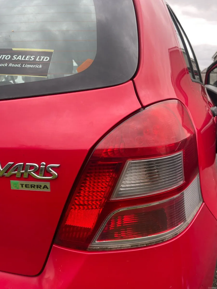 Toyota Yaris 2010 - Image 4
