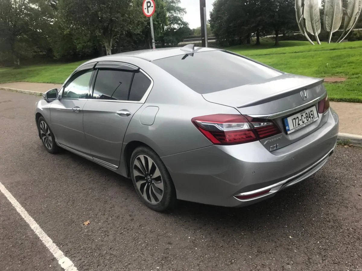 Honda Accord DAA-CR7 AUTO 4DR - Image 5