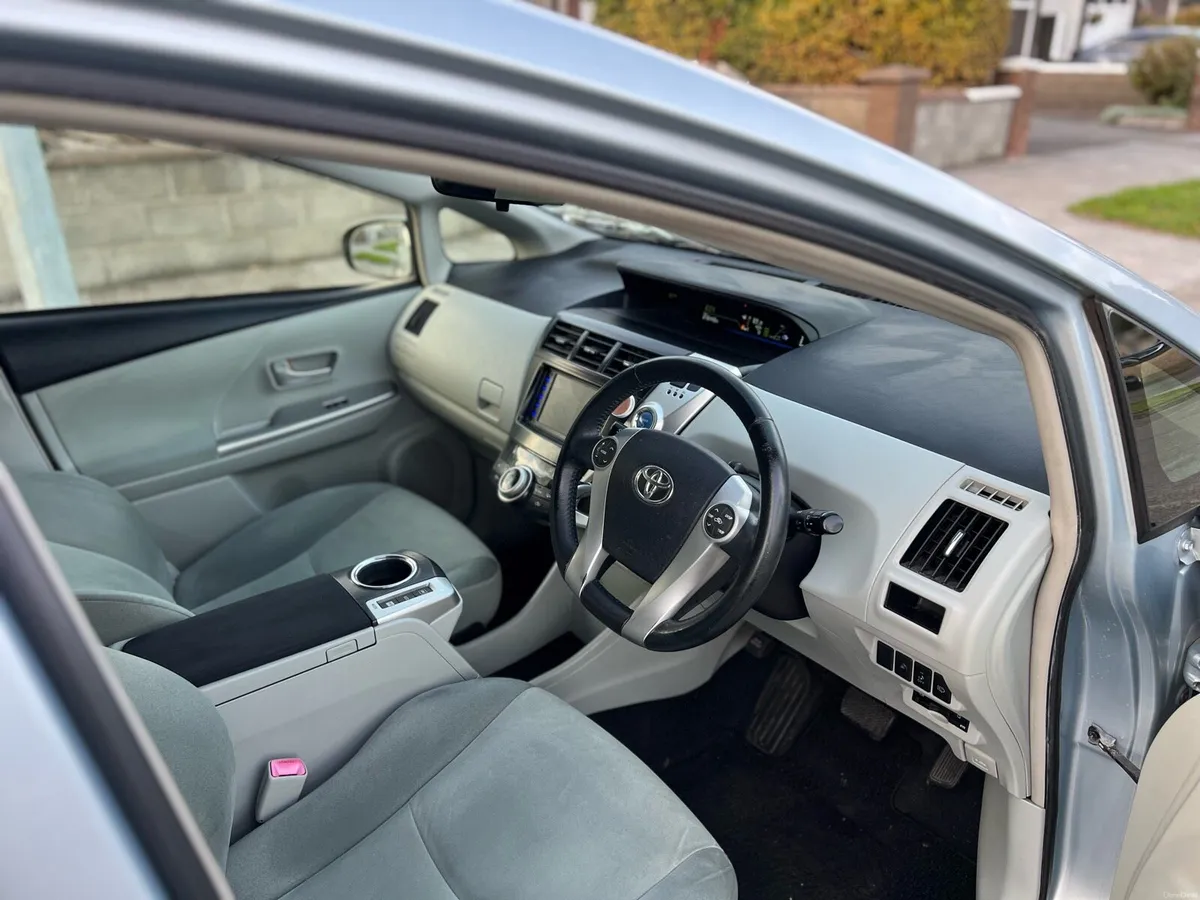 Toyota Prius - Image 4