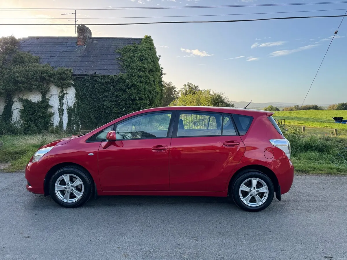 LOW MILES 2010 Toyota Verso - Image 5