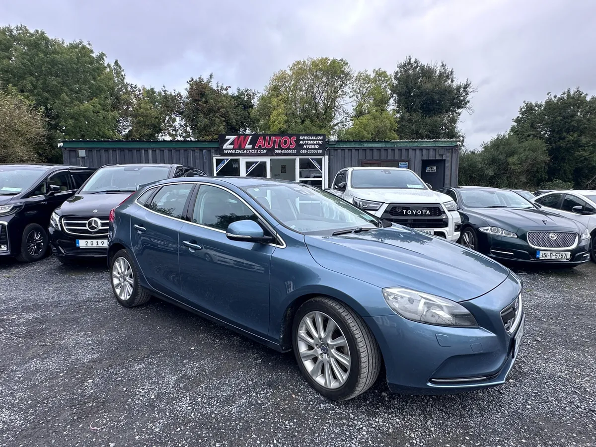 141 Volvo V40 1.6 Low Mileage - Image 3