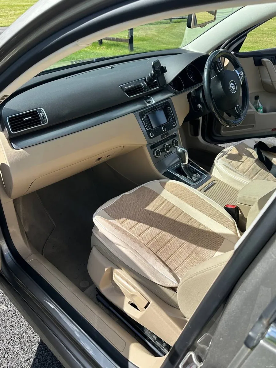 VW Passat Automatic 2013 - Image 5