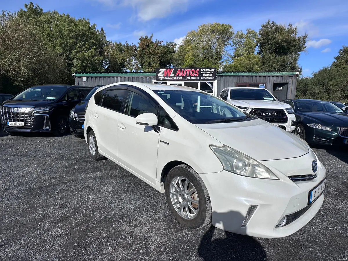 12 Toyota Prius Alpha Hybrid - Image 3