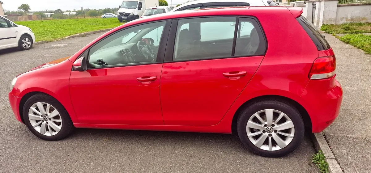 VW Golf 2011 – 1.6 TDI – Excellent Condition - Image 2