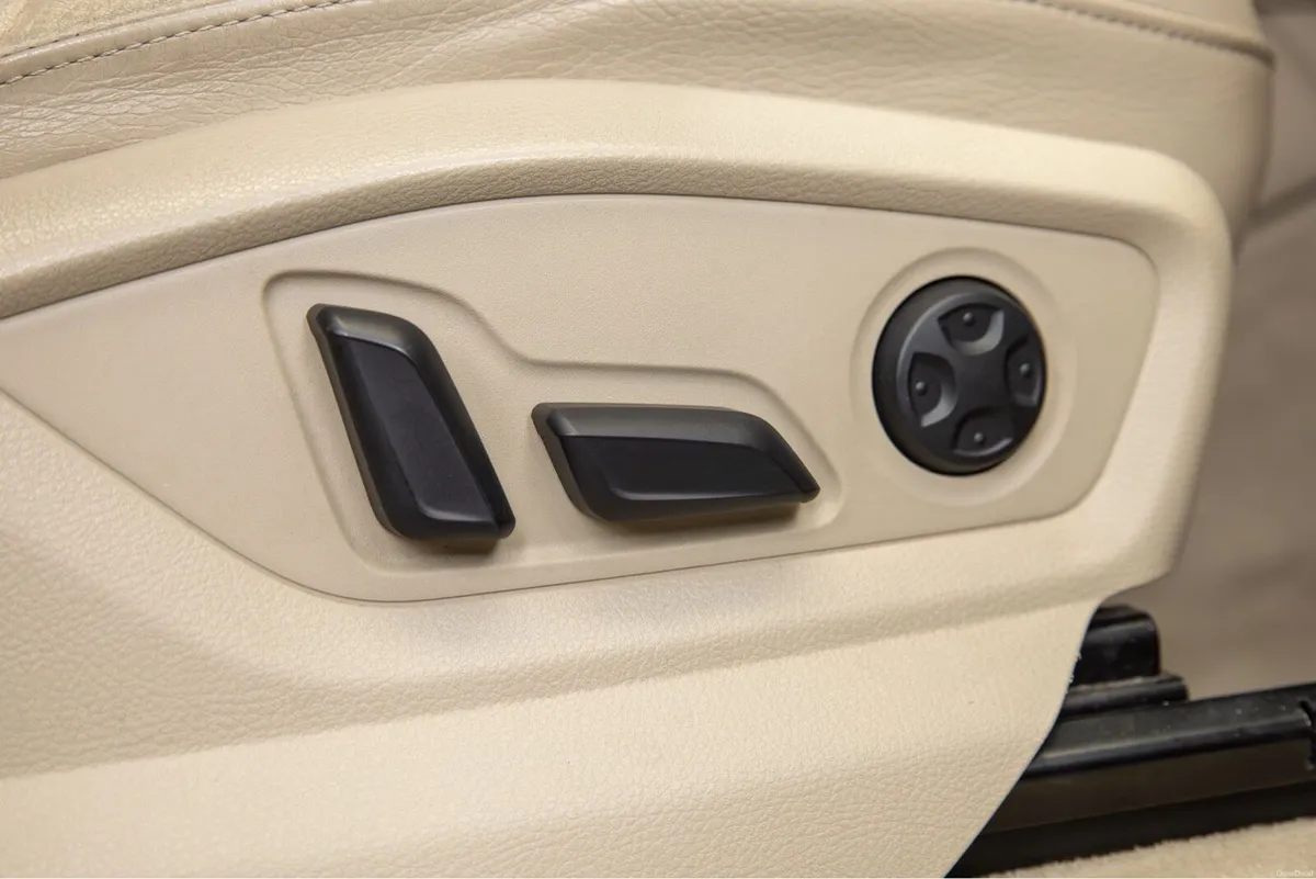 Audi Q7 - 5 Seats Crew-cab/Commercial - Image 4