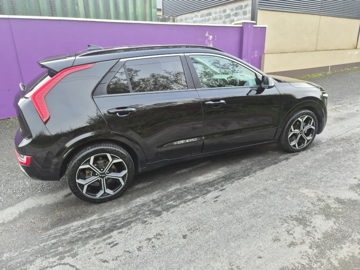Image 4 of 22