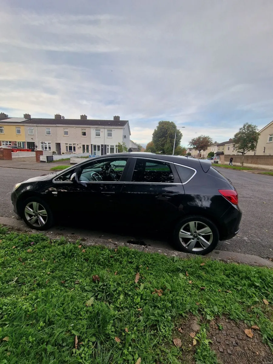 Image 2 of 8