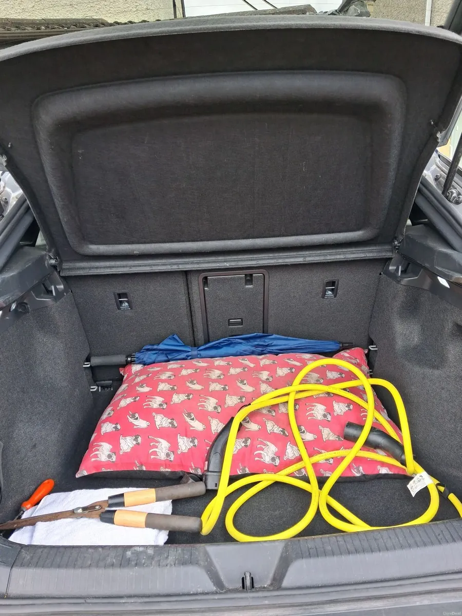 Image 2 of 7