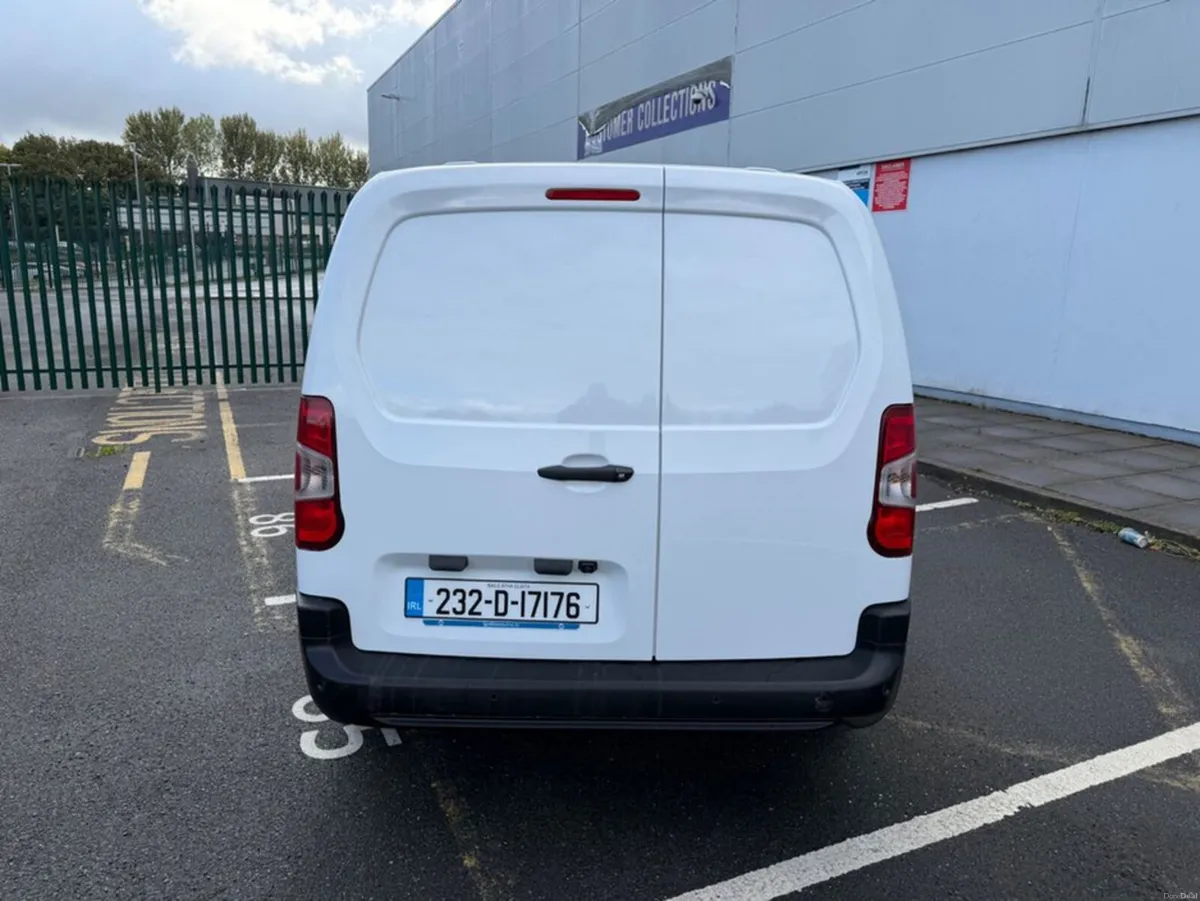 Image 4 of 28