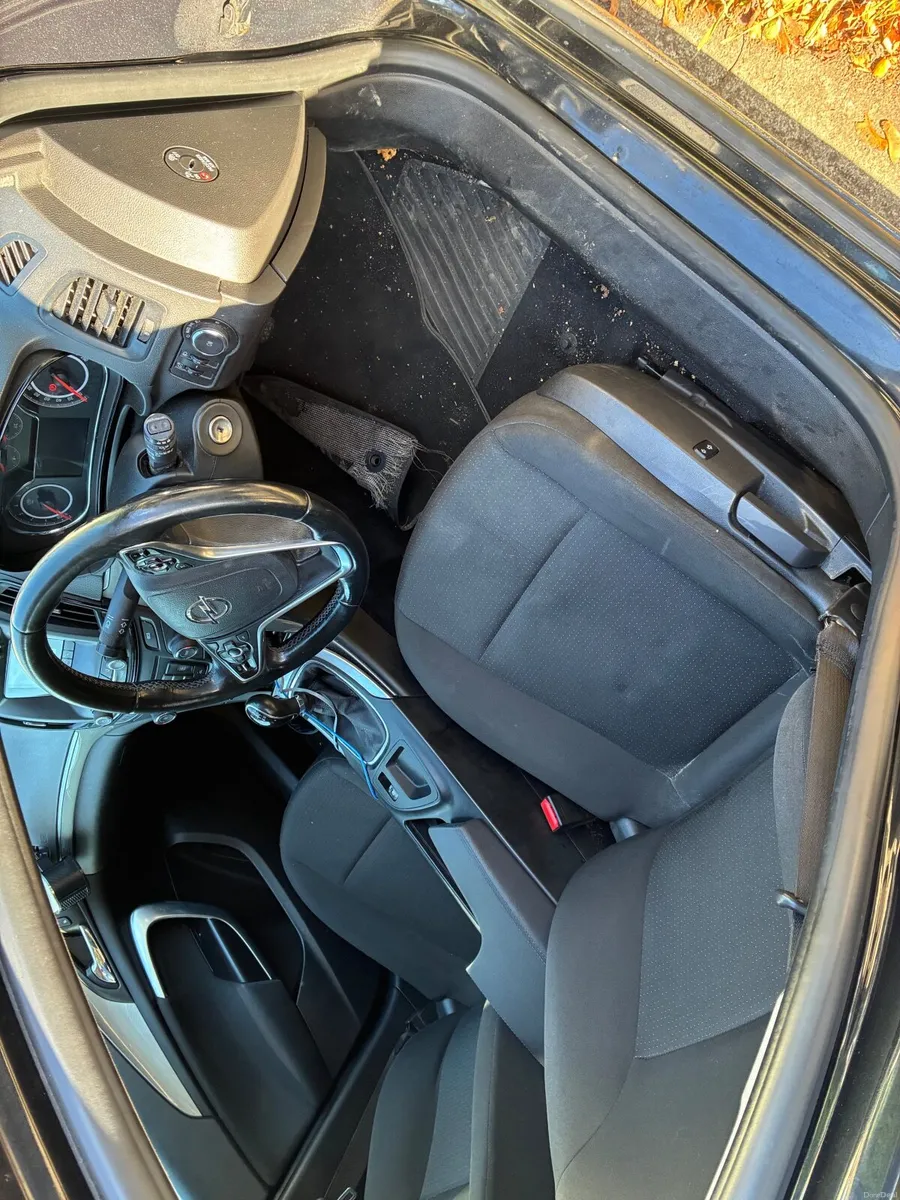 Image 2 of 7