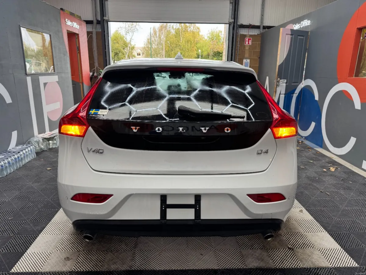 Image 4 of 18