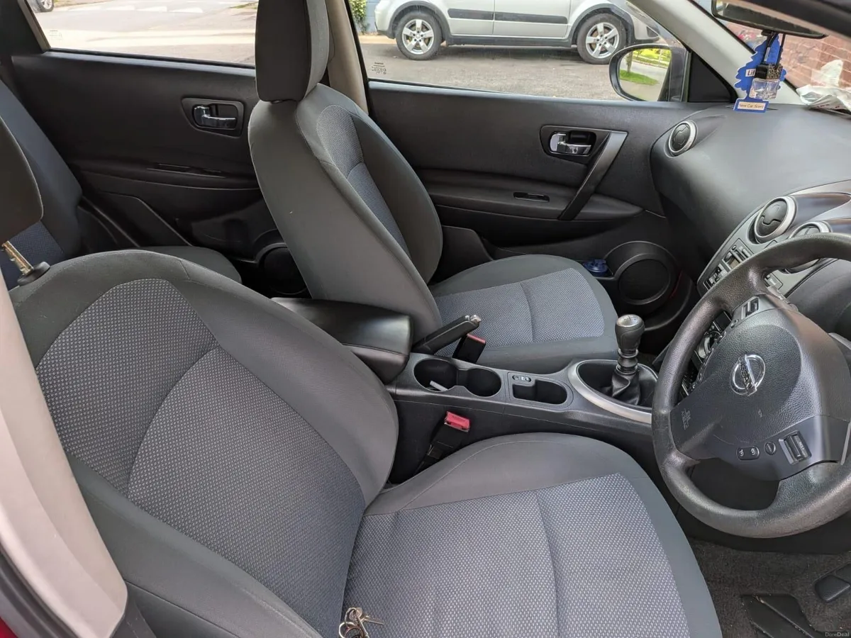 Image 4 of 7