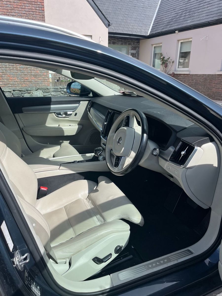 2020 Volvo V90