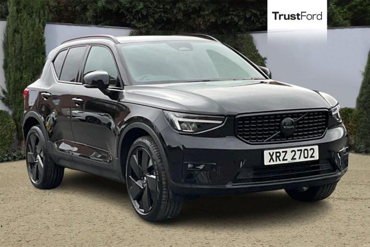 2025 Volvo XC40