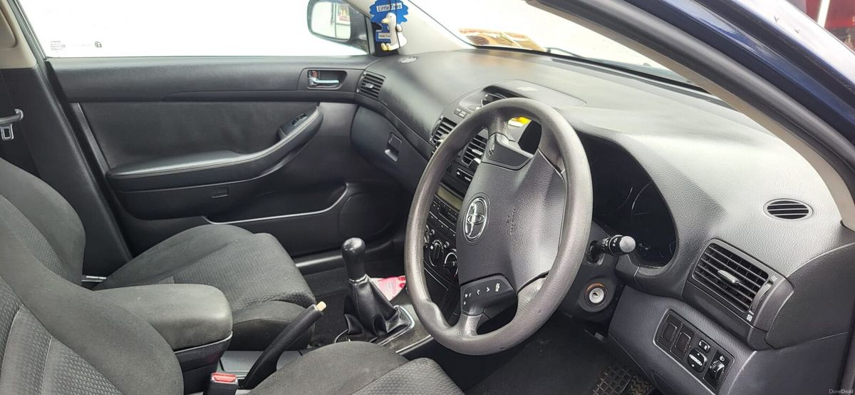 2004 Toyota Avensis