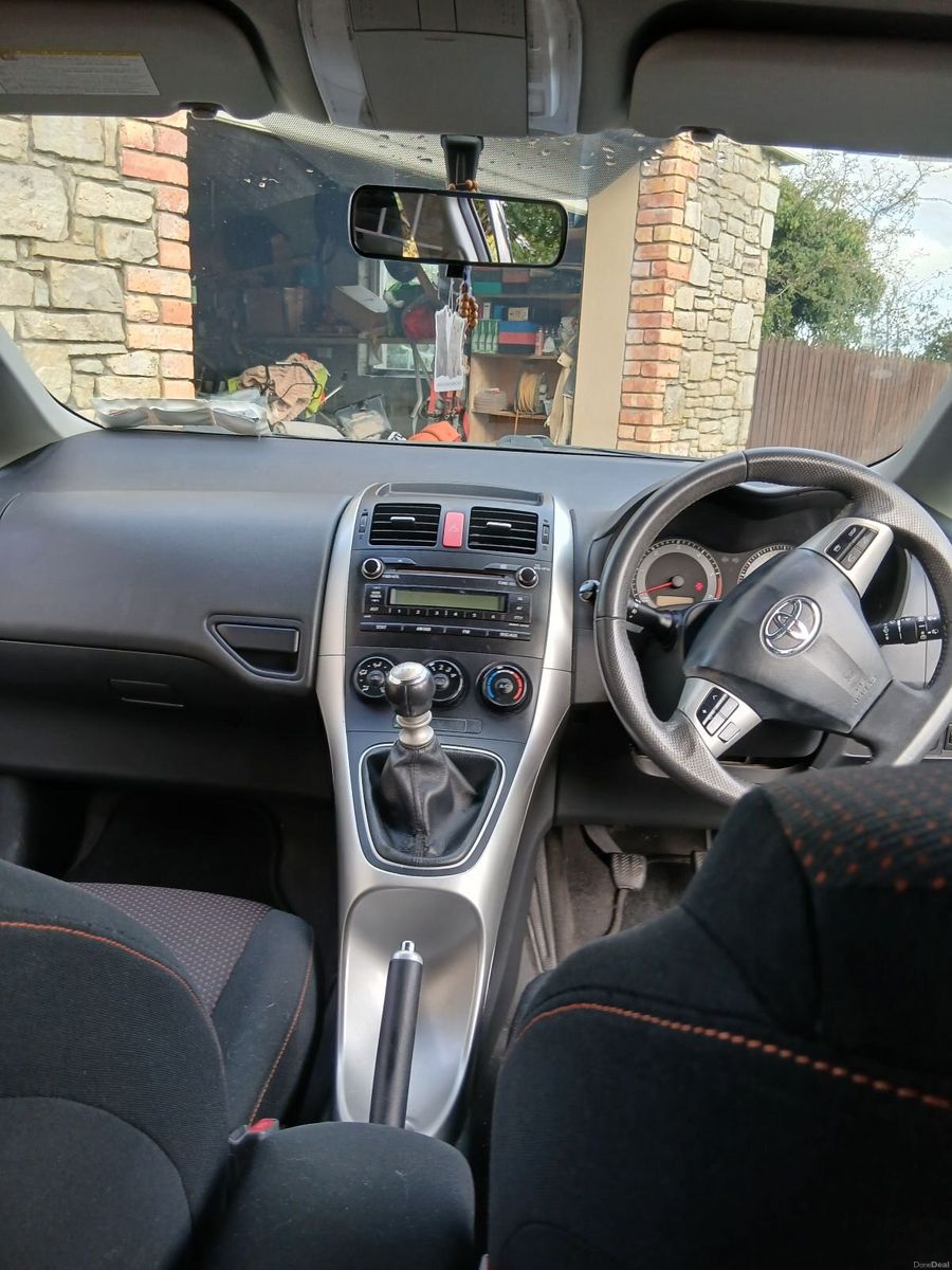 2011 Toyota Auris