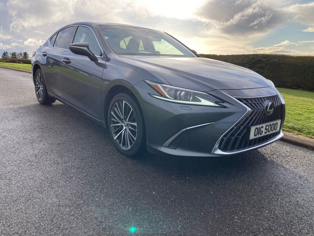2025 Lexus ES