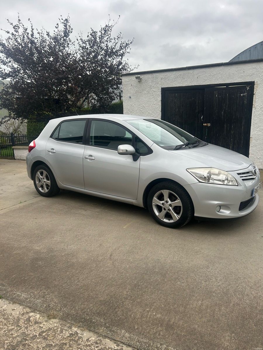 2011 Toyota Auris