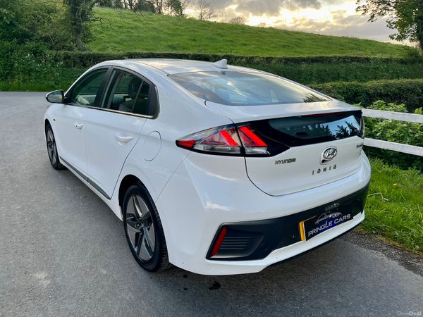 Like new condition !! Hybrid hyundia ioniq 256807535