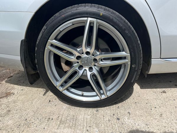 Stunning Mercedes E350 256839417