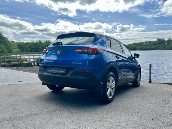 Showroom condition Opel grand land x automatic 257352369