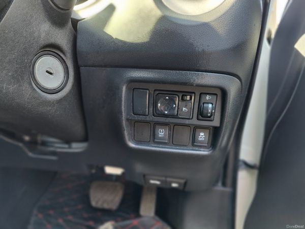 2018 Nissan Juke (Pearl white) Automatic 351872219