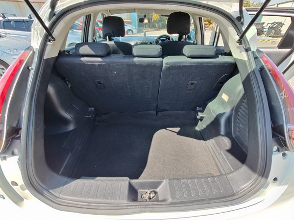 2018 Nissan Juke (Pearl white) Automatic 351872227