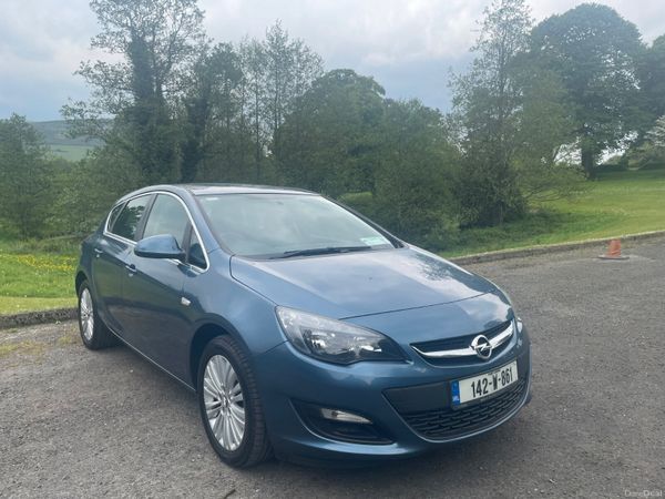 Opel Astra 2014 , low milage , new clutch 353351765
