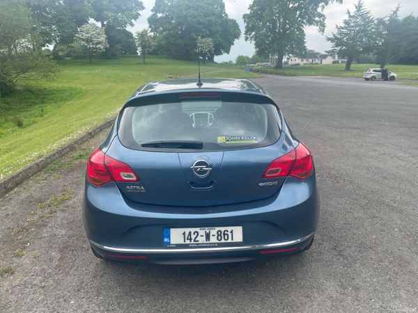 Opel Astra 2014 , low milage , new clutch 353351771