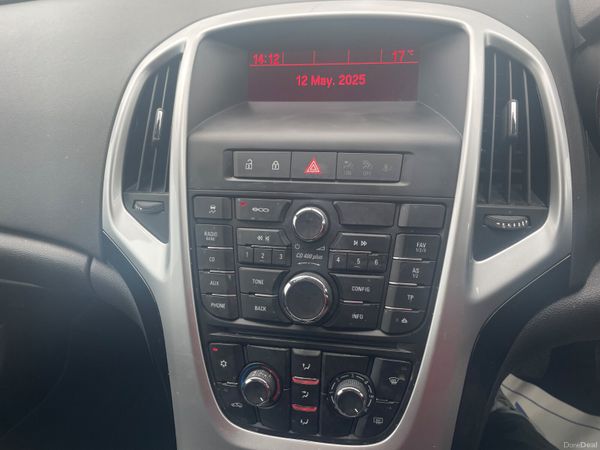 Opel Astra 2014 , low milage , new clutch 353351717