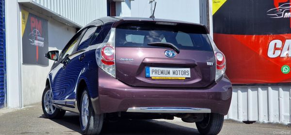 Toyota Aqua Hybrid 353530682