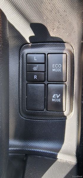 Toyota Aqua Hybrid 353602335