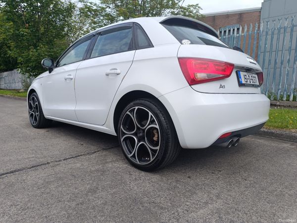 Audi A1 2015 356708800