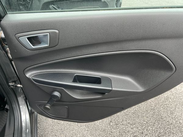 IRISH REG- 2016 Ford Fiesta Zetec 1.25 Petrol 359593079