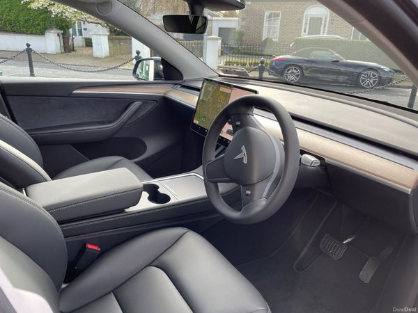 Tesla Model Y 2024 359594977