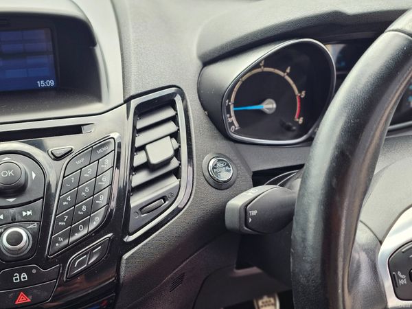 FORD FIESTA ZETEC S LINE // 06/26 NCT 360239497