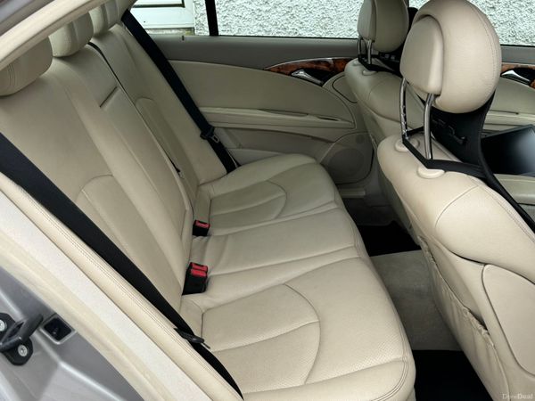 Mercedes E200 360488557