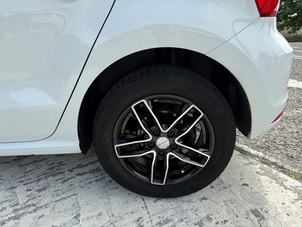 Volkswagen polo 2016 Auto 361142965
