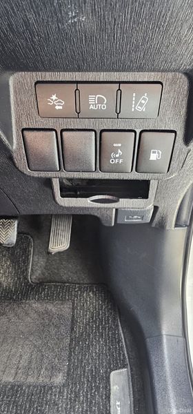 2015 Toyota Prius Alpha(TOP SPEC) 6 MONTH WARRANTY 361796061