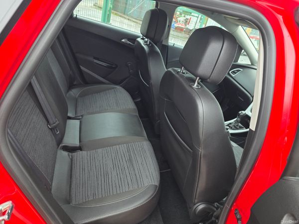 Vauxhall Astra 2015 362474869