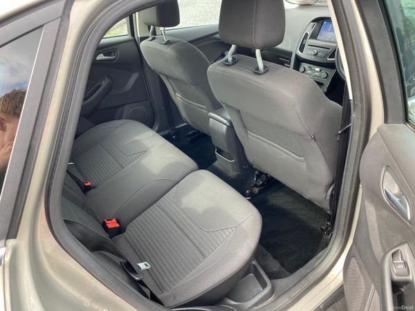 Ford Focus 2018 364992535