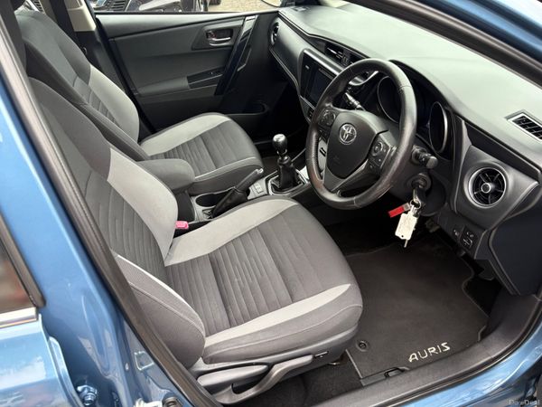 Toyota Auris 365113286